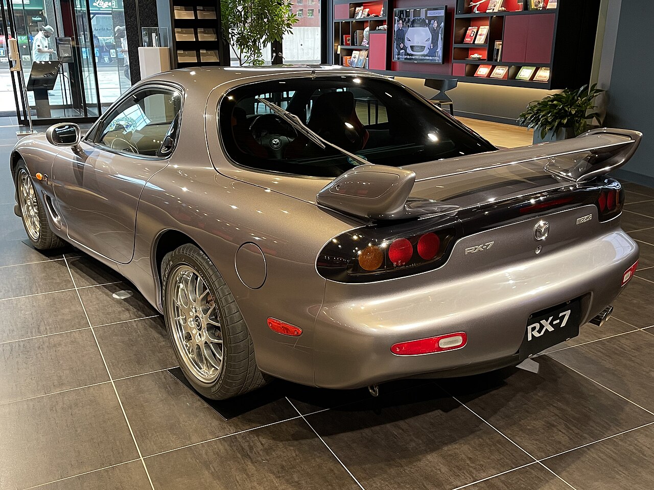 Mazda_RX-7_SPIRIT_R_Type_A_(GF-FD3S)_(4)